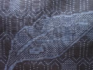 アンティーク　亀甲に木の葉模様織り出し本場泥大島紬着物（5マルキ）